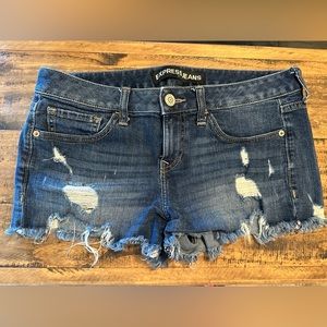 Women’s Express SHORTIE Low Rise Jean Shorts - Size 8